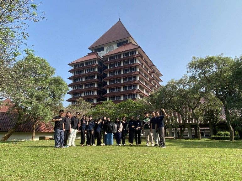 Campus tour depan kantor rektor program Supercamp persiapan UTBK SNBT