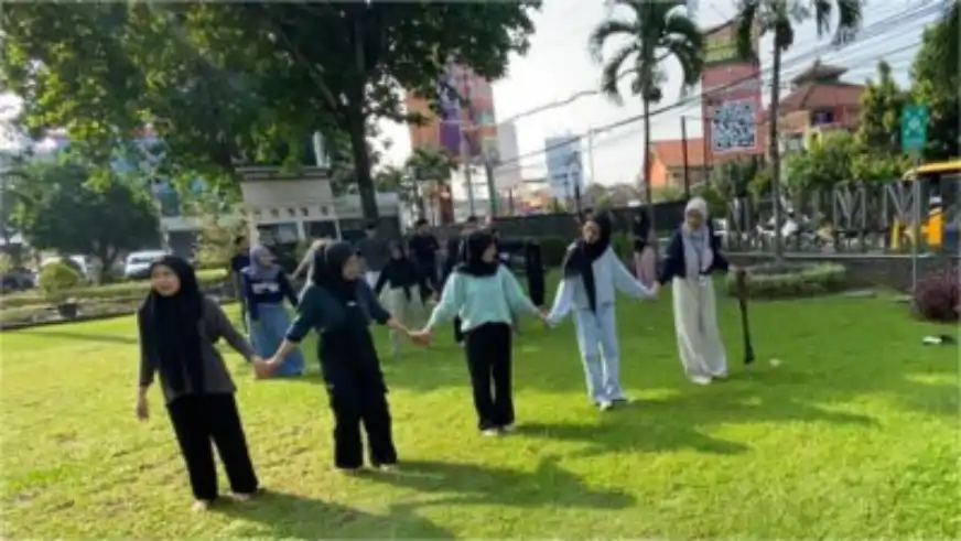 Fun games bersama siswa Supercamp Jogja